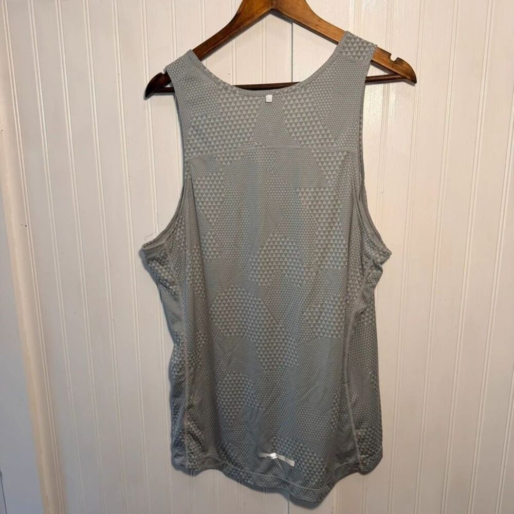 Nike Dri-Fit Women’s XL Tank Top Gray Geometric Reflective Breathable Running - Picture 3 of 10